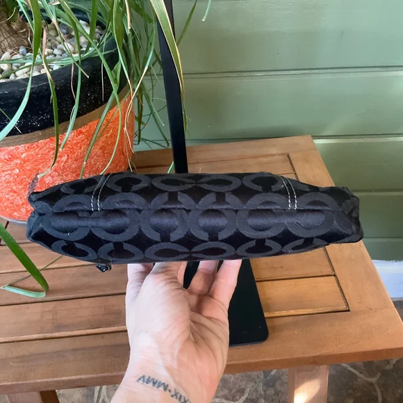 Coach Black Optic Signature C Clutch, Fits IPhone pro max, Purple Lining EUC - Picture 5 of 8